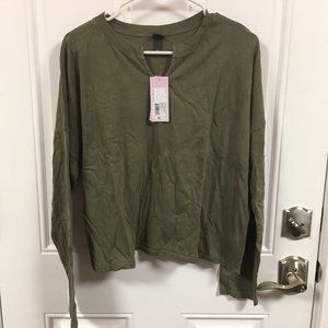 Wild Fable NWT V-Neck Long Sleeve Shirt in Olive Green Size XL